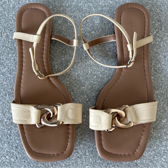 NWOT AEROSOLES Yoyo Beige Leather Women’s Sandals - Picture 1 of 2